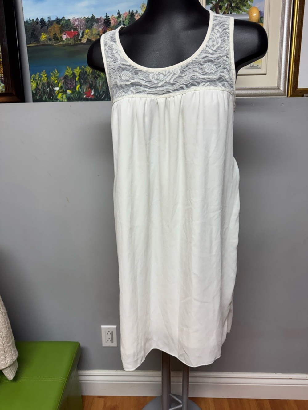 White Lace-Back Sleeveless Women's Dress. Open back . With lining. Fits sm/med